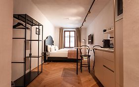 H5 Grauer Baer Studios & More